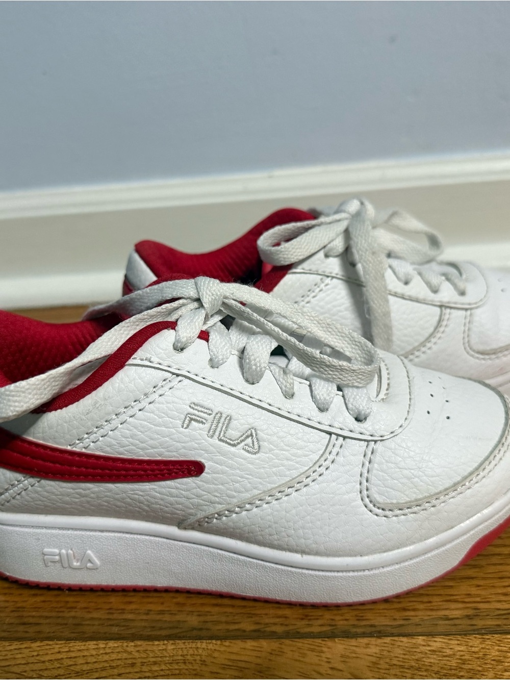 FILA White & Red Sneakers – Kids Size US 12  unisex